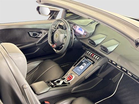 Used 2020 Lamborghini Huracan EVO image 25