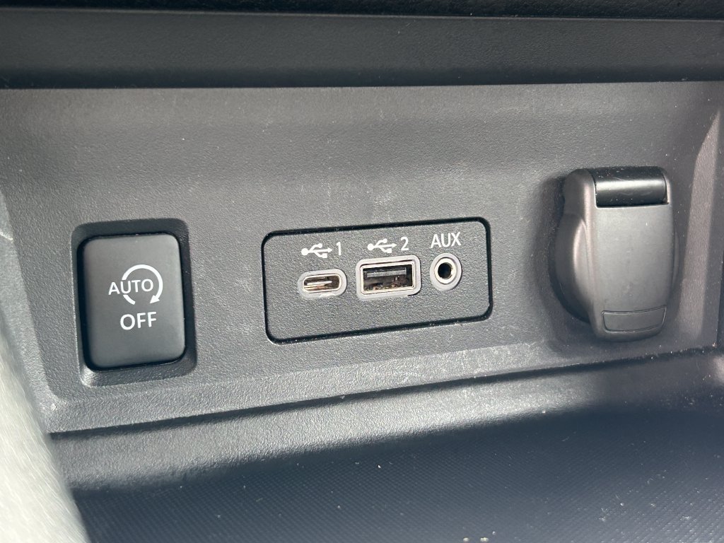 Used 2025 Nissan Sentra SV FWD image 14