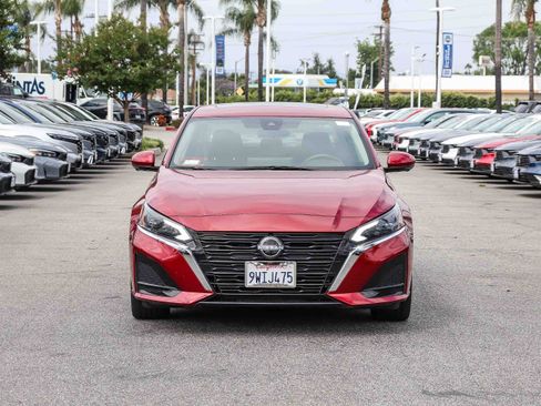 Used 2023 Nissan Altima 2.5 SL AWD/4WD image 2