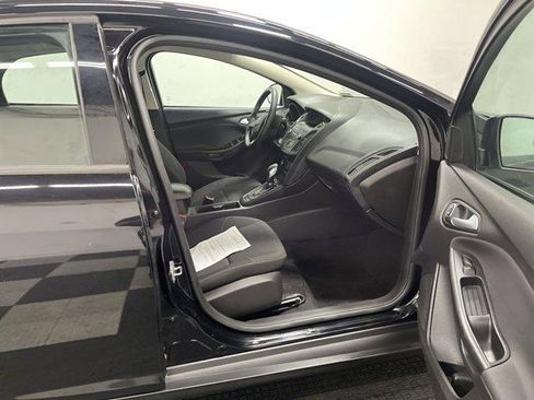 Used 2018 Ford Focus SE FWD image 18