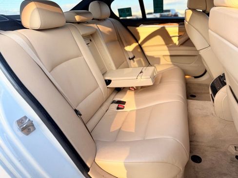 Used 2013 BMW 550i xDrive Sedan image 15