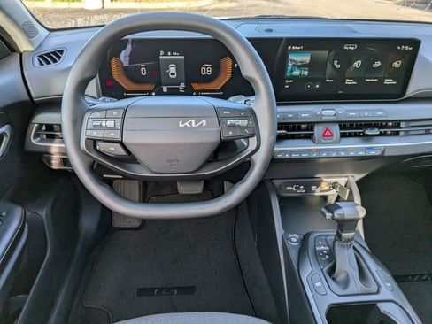 New 2026 Kia K4 FWD image 17