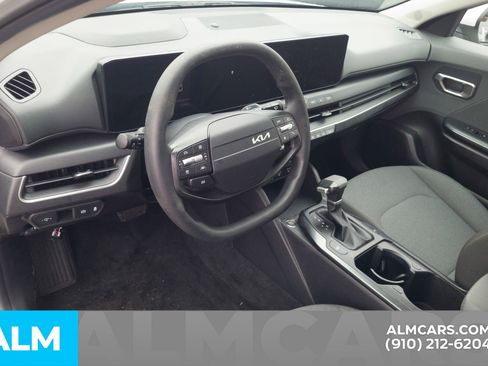 Used 2025 Kia K4 LXS image 23