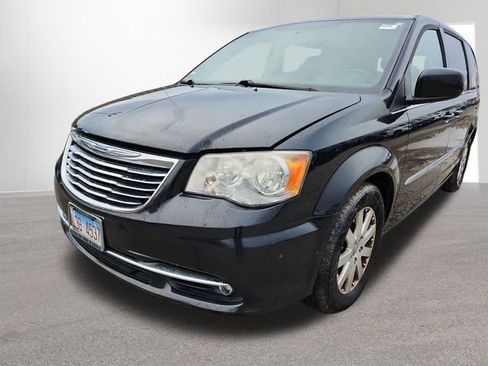 Used 2013 Chrysler Town & Country Touring image 29