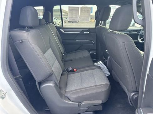 Used 2025 GMC Acadia Elevation image 21