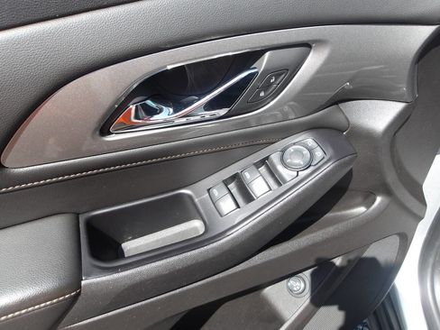 Used 2019 Chevrolet Traverse LT image 11