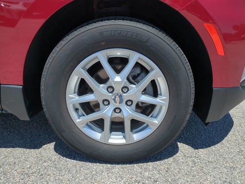 Used 2024 Chevrolet Equinox LT w/ LPO, Floor Liner Package FWD image 11