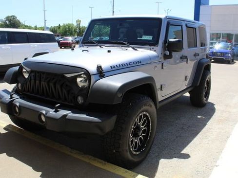 Used 2017 Jeep Wrangler Unlimited Rubicon w/ Cold Weather Group AWD/4WD image 1