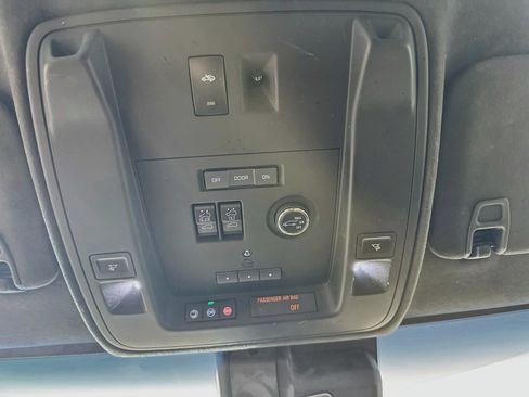 Used 2018 Cadillac Escalade Platinum AWD/4WD image 29