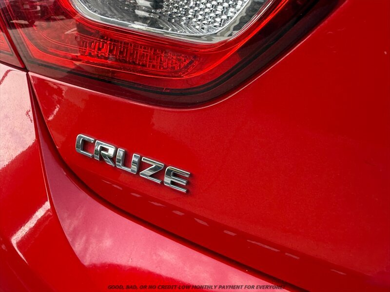 Used 2017 Chevrolet Cruze LT w/ Sun And Sound Package FWD image 29