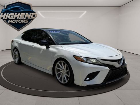 Used 2019 Toyota Camry XSE FWD image 8