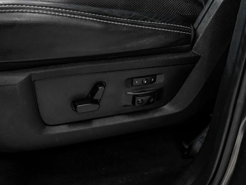 Used 2016 RAM 1500 Laramie w/ Convenience Group AWD/4WD image 46