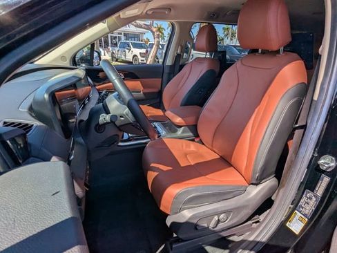 Used 2023 Kia Carnival SX FWD image 10