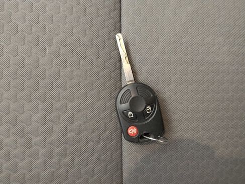 Used 2017 Ford Escape SE image 32