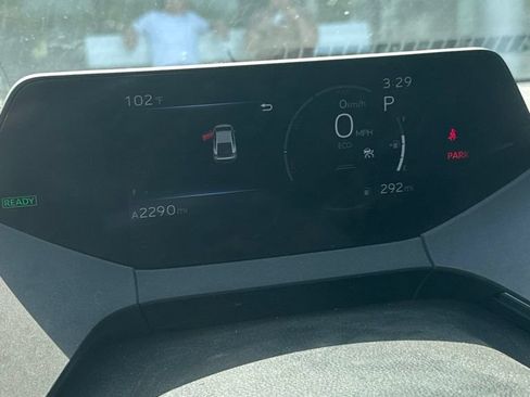Used 2023 Toyota Prius LE FWD image 9