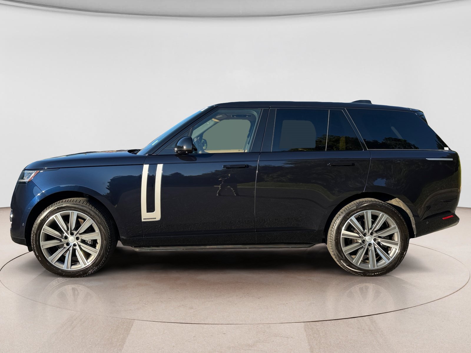Used 2025 Land Rover Range Rover Autobiography AWD/4WD image 2