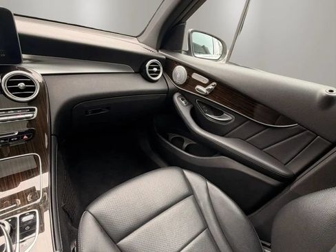 Used 2018 Mercedes-Benz GLC 300 4MATIC image 24