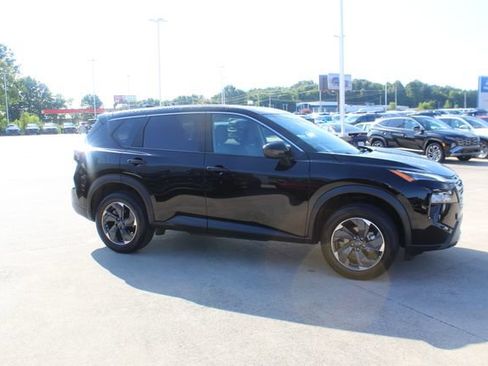 Used 2025 Nissan Rogue SV FWD image 10