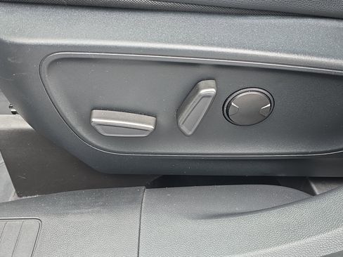 Used 2021 Ford Escape Titanium image 19