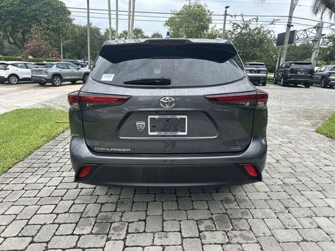 Used 2024 Toyota Highlander XLE FWD image 36
