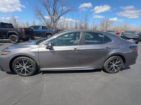 Used 2024 Toyota Camry SE image 5