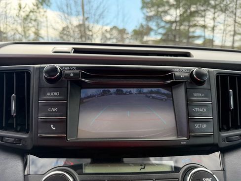 Used 2018 Toyota RAV4 XLE image 19