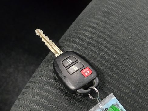 Used 2014 Toyota RAV4 XLE AWD/4WD image 34