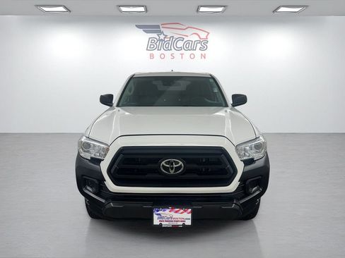 Used 2022 Toyota Tacoma SR image 2