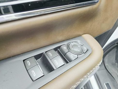 Used 2025 GMC Yukon Denali Ultimate AWD/4WD image 36