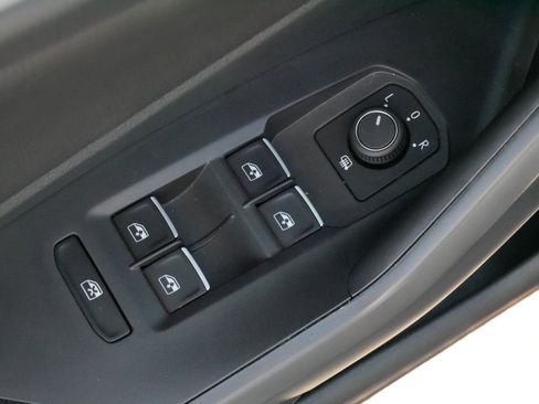 Certified 2025 Volkswagen Jetta Sport FWD image 20