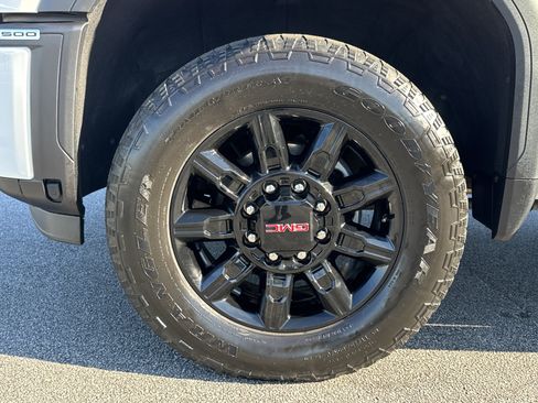 Used 2025 GMC Sierra 2500 AT4 w/ AT4 Premium Plus Package AWD/4WD image 12