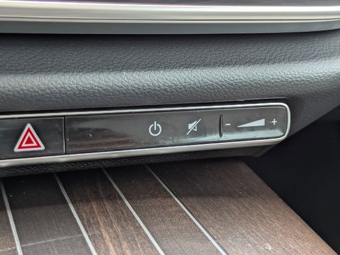 Used 2025 Mercedes-Benz E 350 4MATIC Sedan w/ Winter Package image 27
