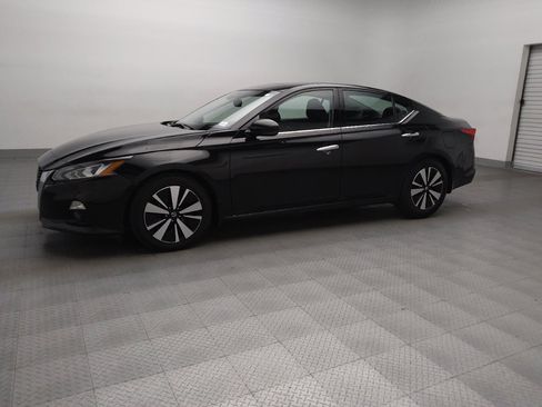 Used 2019 Nissan Altima 2.5 SV image 2