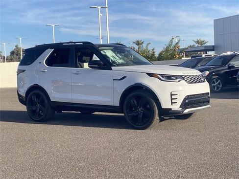 Used 2025 Land Rover Discovery Metropolitan Edition image 4