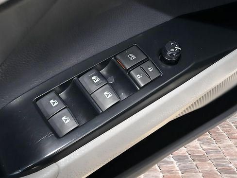 Used 2019 Toyota Camry SE FWD image 23