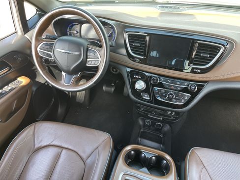 Used 2020 Chrysler Pacifica Limited w/ Advanced Safetytec Group FWD image 13