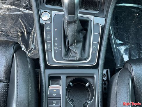 Used 2018 Volkswagen Golf R 4-Door AWD/4WD image 30