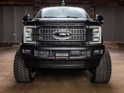 Used 2017 Ford F350 Platinum w/ Platinum Ultimate Package image 2