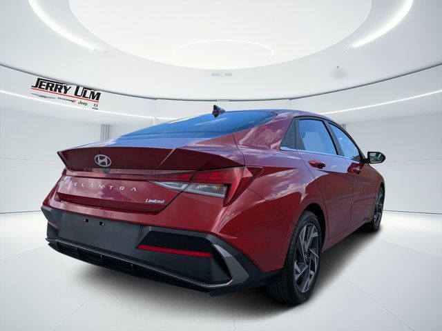 Used 2025 Hyundai Elantra Limited FWD image 3