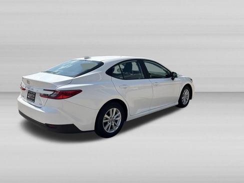 Used 2026 Toyota Camry LE FWD image 5