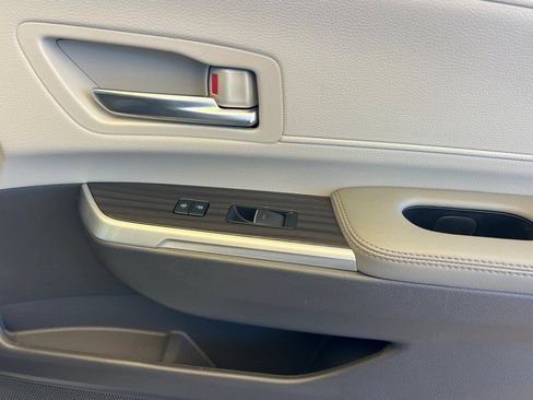 Certified 2022 Toyota Sienna Limited AWD/4WD image 23