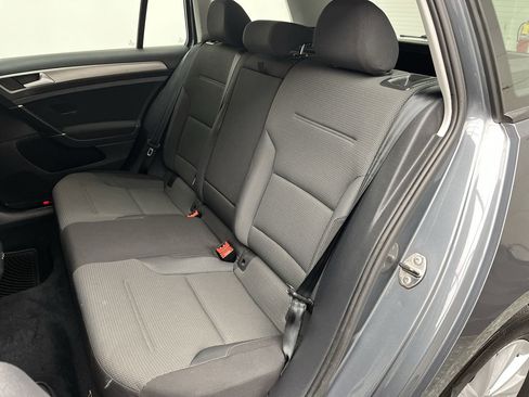 Used 2016 Volkswagen Golf S image 10