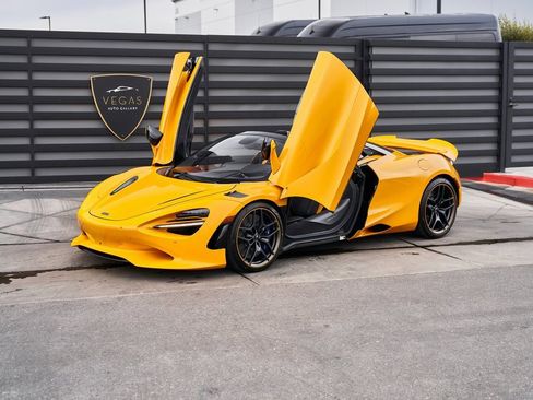 Used 2024 McLaren 750S image 17