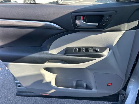 Used 2019 Toyota Highlander Limited AWD/4WD image 11