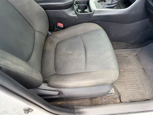 Used 2021 Toyota RAV4 LE FWD image 16