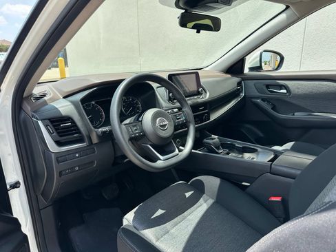 Used 2023 Nissan Rogue SV FWD image 11
