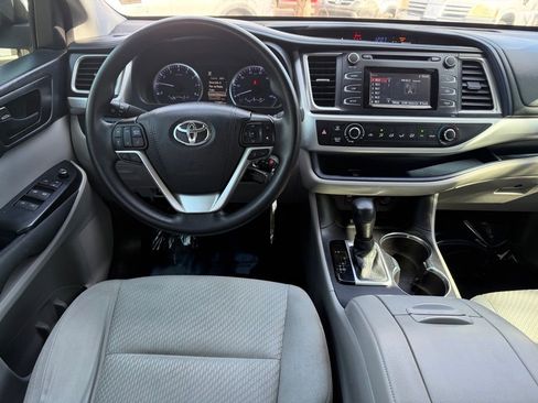 Used 2019 Toyota Highlander LE image 14