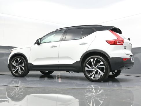 Used 2022 Volvo XC40 T5 R-Design image 37