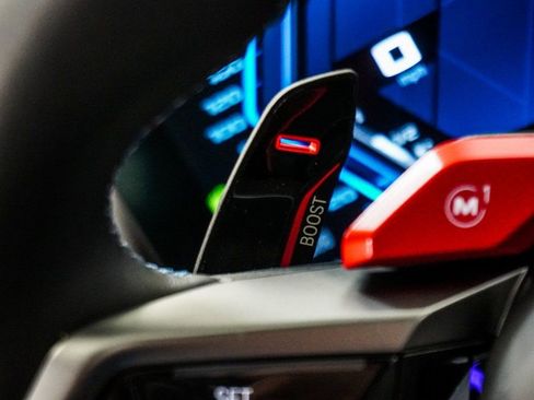 Used 2025 BMW M5 w/ Carbon Package image 31