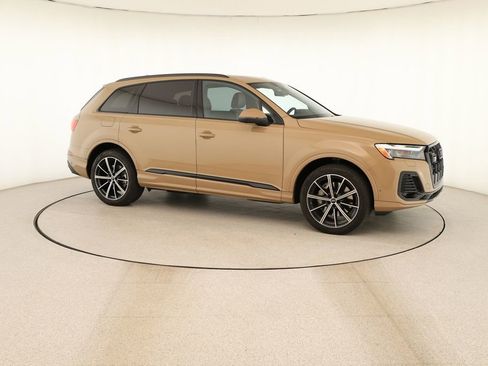 Certified 2025 Audi Q7 2.0T Premium Plus w/ Premium Plus Package AWD/4WD image 9
